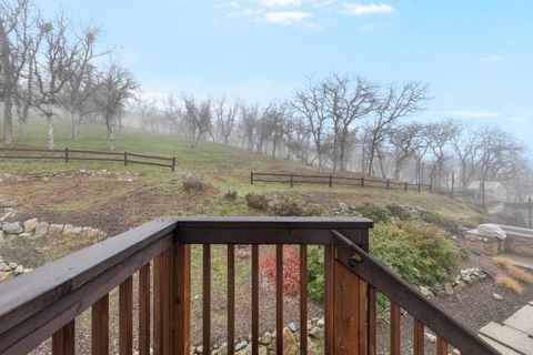 Tiny photo for 6015 Dark Hollow Road, Medford, OR 97501 (MLS # 220212915)