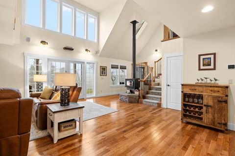 Tiny photo for 6015 Dark Hollow Road, Medford, OR 97501 (MLS # 220212915)