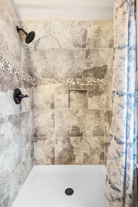 Tiny photo for 6015 Dark Hollow Road, Medford, OR 97501 (MLS # 220212915)