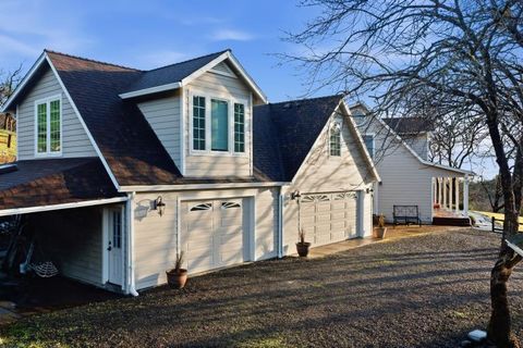 Tiny photo for 6015 Dark Hollow Road, Medford, OR 97501 (MLS # 220212915)