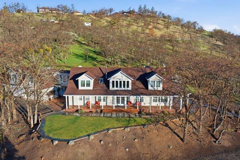 Tiny photo for 6015 Dark Hollow Road, Medford, OR 97501 (MLS # 220212915)