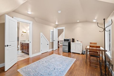 Tiny photo for 6015 Dark Hollow Road, Medford, OR 97501 (MLS # 220212915)