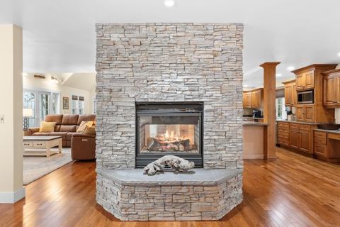 Tiny photo for 6015 Dark Hollow Road, Medford, OR 97501 (MLS # 220212915)