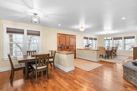 Tiny photo for 6015 Dark Hollow Road, Medford, OR 97501 (MLS # 220212915)