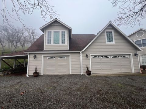 Tiny photo for 6015 Dark Hollow Road, Medford, OR 97501 (MLS # 220212915)