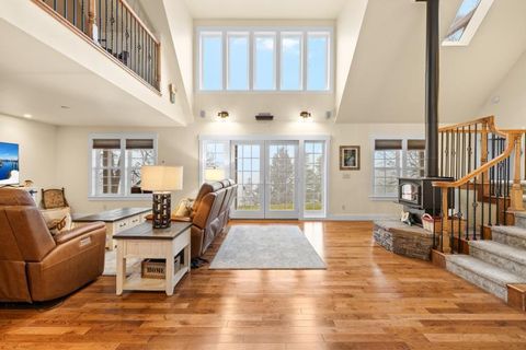 Tiny photo for 6015 Dark Hollow Road, Medford, OR 97501 (MLS # 220212915)