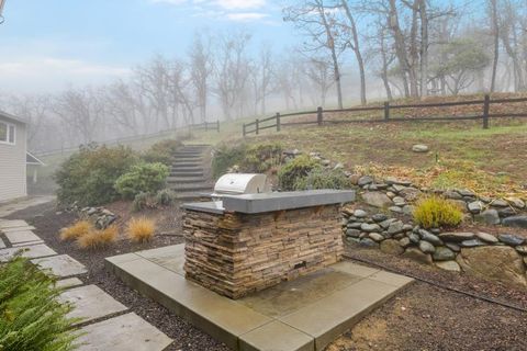 Tiny photo for 6015 Dark Hollow Road, Medford, OR 97501 (MLS # 220212915)