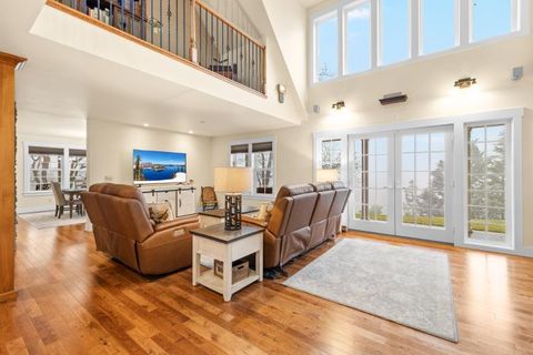 Tiny photo for 6015 Dark Hollow Road, Medford, OR 97501 (MLS # 220212915)