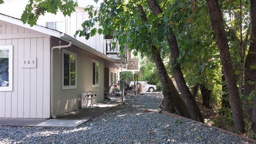 Very nice, clean,units with Creek views. All have laundry hook ups,a 3 bdrm and 3 2 bdrm units. Beautiful big shade trees keep it COOL. Newer efficient wall heat pumps.Good rentals ,never vacant very long.