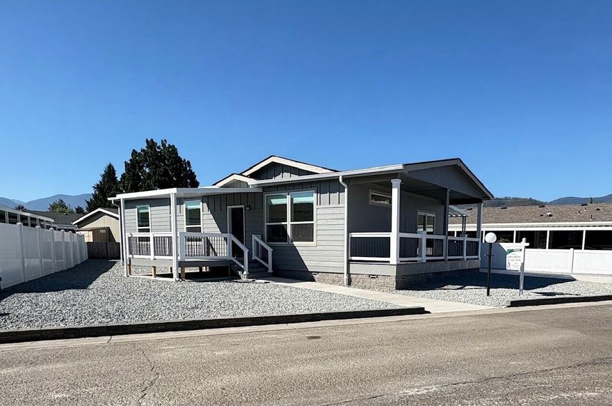 New Manufactured Home in Creekside Estates 55+ Park. Superb 2025 Skyline home w/ tons of upgrades 2 bdrms, 2 baths PLUS an office/bonus room.  Lrg kitchen island with attractive pendant lighting, white cabinets/black appliances. Striking SS deep farm sink & classy solid surface counters throughout the home. You'll love the beautiful thick vinyl plank flooring & carpeting in bedrooms.  Attractive living room ceiling architecture w/ ceiling fan.  INCLUDES landscaping w/decorative rock and 8 X 16 shed w/power.  Gorgeous primary with dual sinks, large shower enclosure & luxurious free-standing tub. Enjoy the add'l covered Trex side deck with family & friends!
Creekside Estates is one of the first Phoenix, Or communities to receive the Fire Wise Certification. Residents actively make their community safer during any fire danger!!!  Enjoy the clubhouse w/huge reception room, totally inclusive kitchen, fitness center, pool, new billiard table & a hair/nail salon! Call for full amenity list.