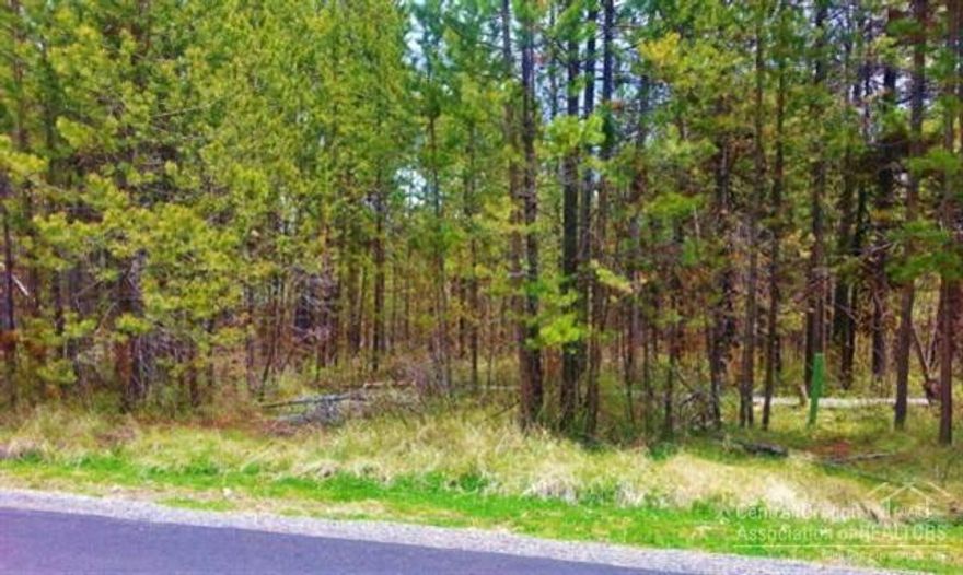 .47 acre lot close to river access off Merganser. Build your retirement or vacation home on one of few lots remaining in this desirable HOA community close to Sunriver, Deschutes River ,short drive to Cascade Lakes & Mt. Bachelor, bring your toys and play in Central Oregon's recreation paradise. Private community boat ramp, dock & park with deeded access for OWW2 owners only. HOA includes road maintenance & snow plowing.