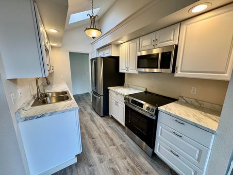 Tiny photo for 1026 NE A Street, Grants Pass, OR 97526 (MLS # 220219755)
