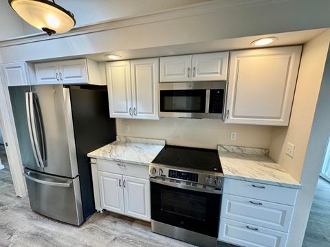 Tiny photo for 1026 NE A Street, Grants Pass, OR 97526 (MLS # 220219755)