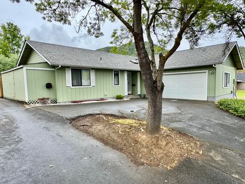 Tiny photo for 1026 NE A Street, Grants Pass, OR 97526 (MLS # 220219755)