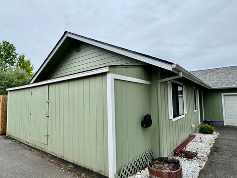 Tiny photo for 1026 NE A Street, Grants Pass, OR 97526 (MLS # 220219755)