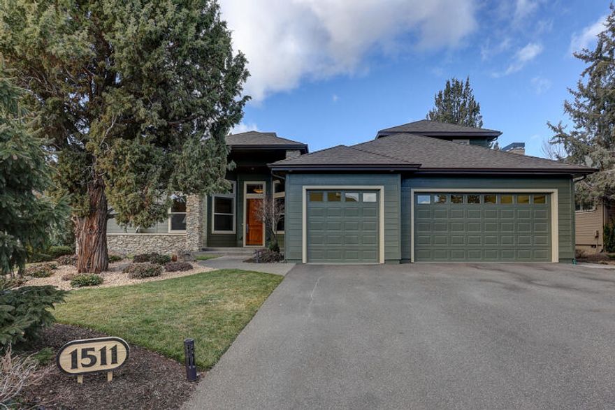 This 3222 sq ft well maintained home is located on a quiet gated cul-de-sac close to the Ridge Sports Center and Ridge Pro Shop, on the 18th Fairway of the Challenge Course. 2 large master suites & 2 nice additional bedrooms, 3 full baths, formal dining room, breakfast area w/ built in hutch & a great room.  Home features: Solar heat & H20, heated kitchen floors, double oven, central vac, ceiling fans, surround sound & so much more. Easy access to trails & all Central Oregon has to offer.