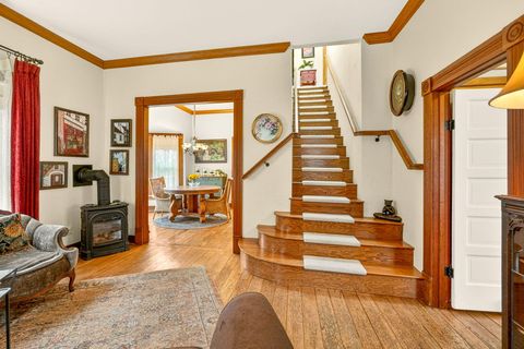 Tiny photo for 156 8th Street, Ashland, OR 97520 (MLS # 220215618)