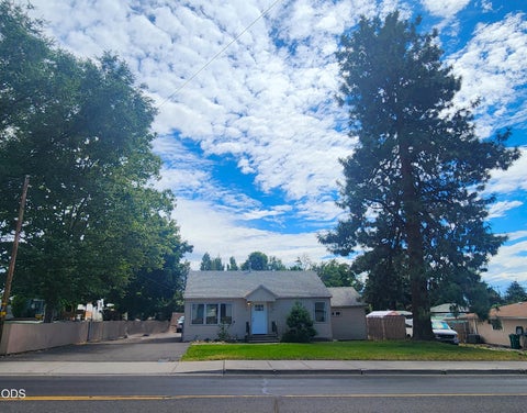 Tiny photo for 5038 Shasta Way, Klamath Falls, OR 97603 (MLS # 220225921)