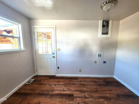 Tiny photo for 5038 Shasta Way, Klamath Falls, OR 97603 (MLS # 220225921)