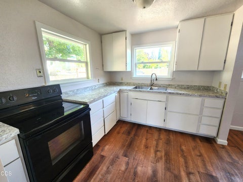 Tiny photo for 5038 Shasta Way, Klamath Falls, OR 97603 (MLS # 220225921)