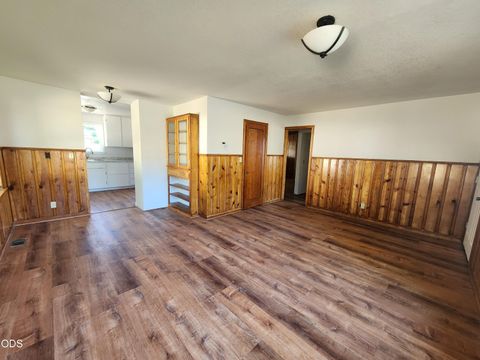 Tiny photo for 5038 Shasta Way, Klamath Falls, OR 97603 (MLS # 220225921)