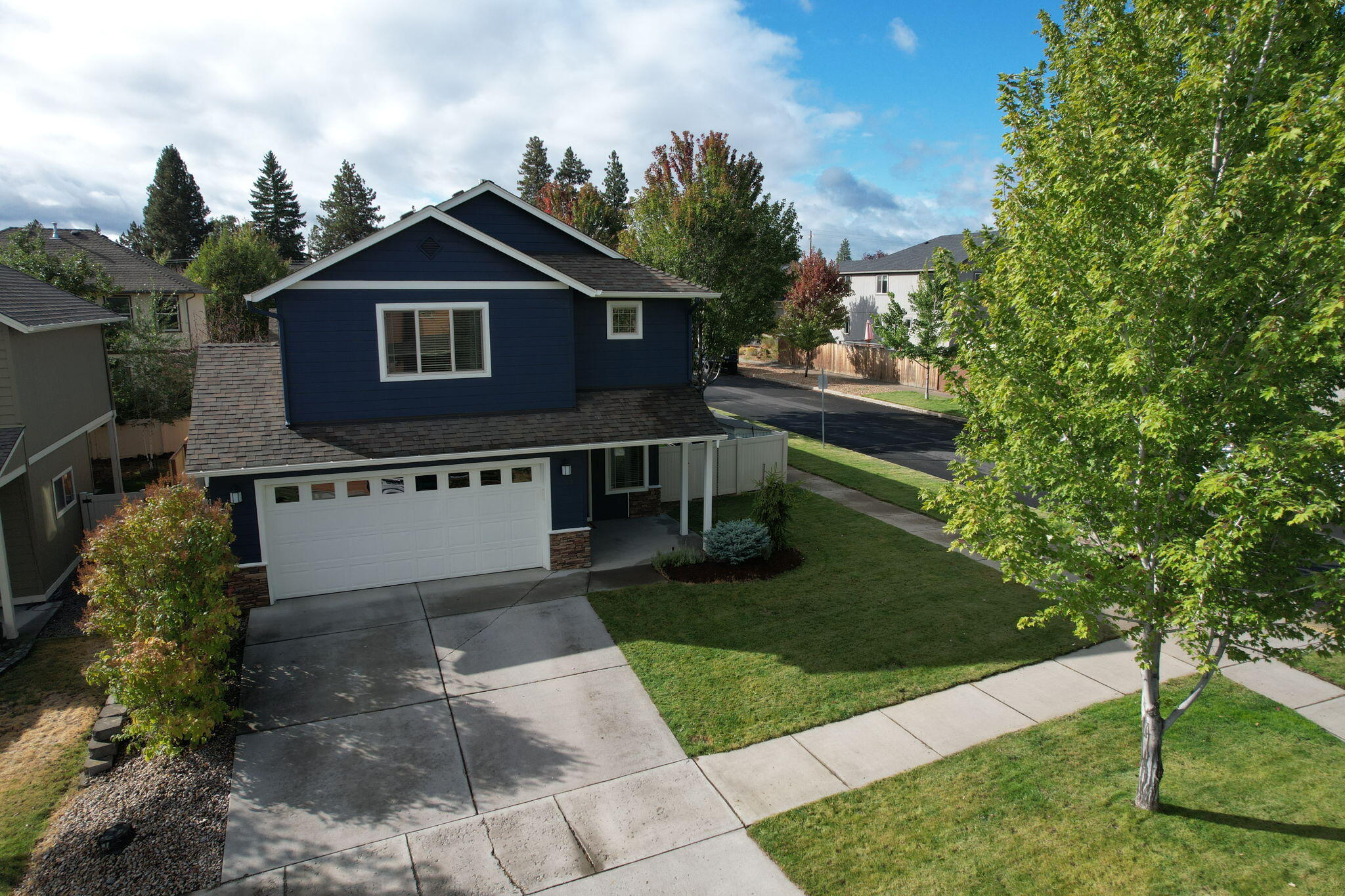 633 SE Glengarry Place
