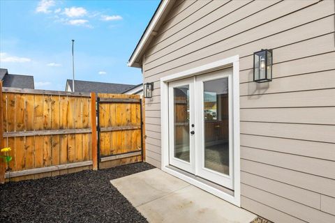 Tiny photo for 305 Moody Lane, Medford, OR 97501 (MLS # 220216915)