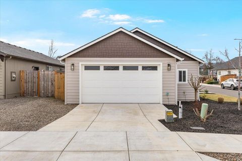 Tiny photo for 305 Moody Lane, Medford, OR 97501 (MLS # 220216915)