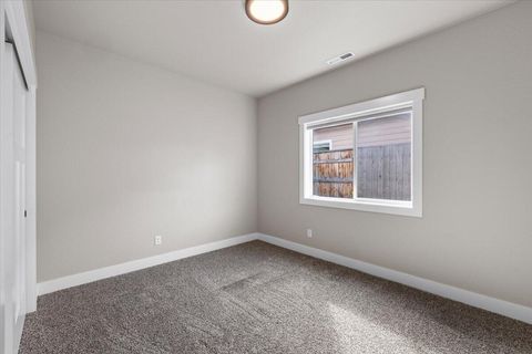 Tiny photo for 305 Moody Lane, Medford, OR 97501 (MLS # 220216915)