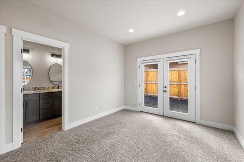 Tiny photo for 305 Moody Lane, Medford, OR 97501 (MLS # 220216915)