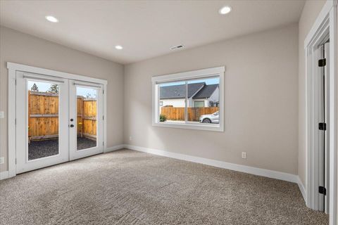 Tiny photo for 305 Moody Lane, Medford, OR 97501 (MLS # 220216915)