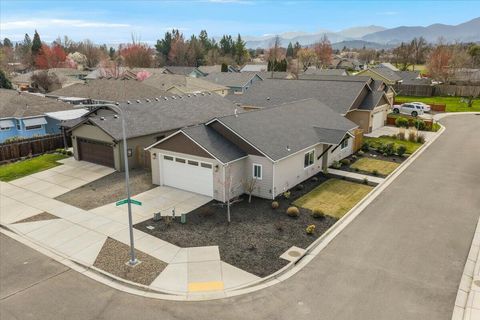 Tiny photo for 305 Moody Lane, Medford, OR 97501 (MLS # 220216915)