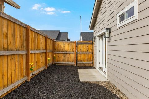 Tiny photo for 305 Moody Lane, Medford, OR 97501 (MLS # 220216915)