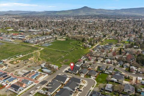 Tiny photo for 305 Moody Lane, Medford, OR 97501 (MLS # 220216915)