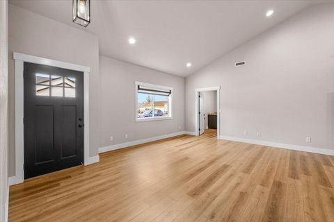 Tiny photo for 305 Moody Lane, Medford, OR 97501 (MLS # 220216915)