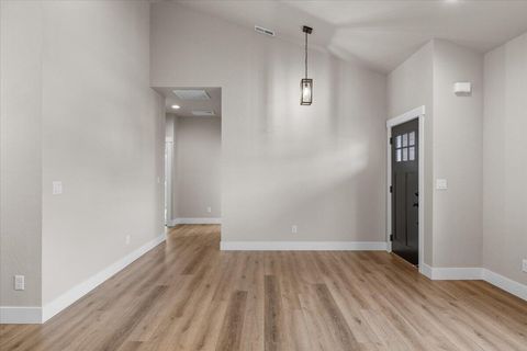 Tiny photo for 305 Moody Lane, Medford, OR 97501 (MLS # 220216915)