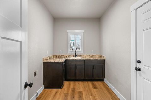 Tiny photo for 305 Moody Lane, Medford, OR 97501 (MLS # 220216915)