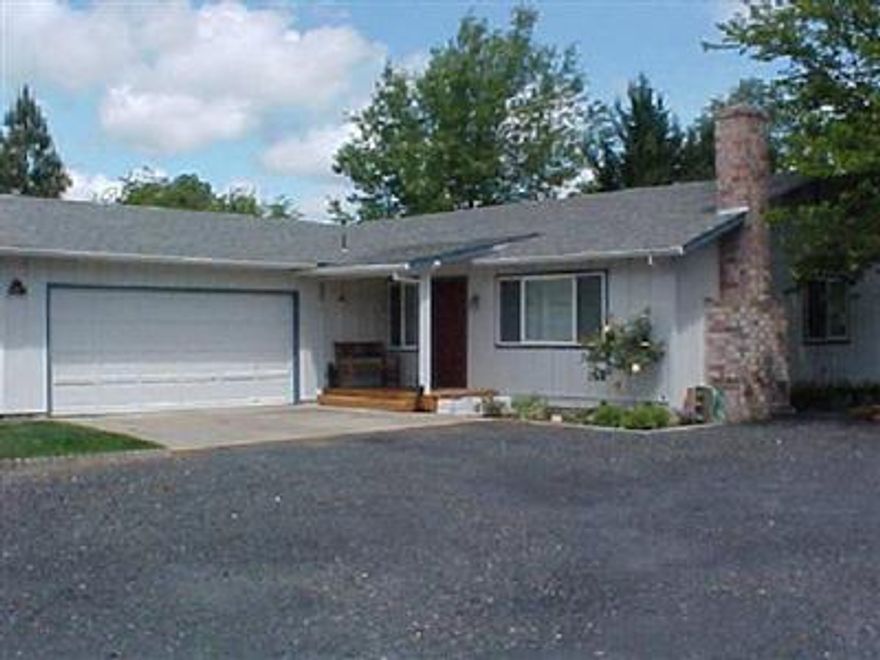 Wonderful Home & Grounds On .33/Acre. Large Mstr Bdrm, Family Room & Nice Size Kitchen. Living Room Is Open To Dining Area And Has A Wood Burning Fireplace. Covered Patio, Fenced Fully W/Rv Parking. All Rooms Are Nice Size And There Is