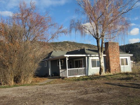 Photo of 29277 N Highway 97 Highway N #251122, Chiloquin, OR 97624 (MLS # 220215440)