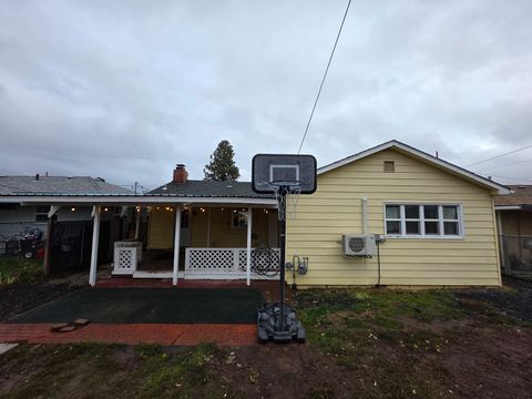 Tiny photo for 2513 Wantland Avenue, Klamath Falls, OR 97601 (MLS # 220213267)