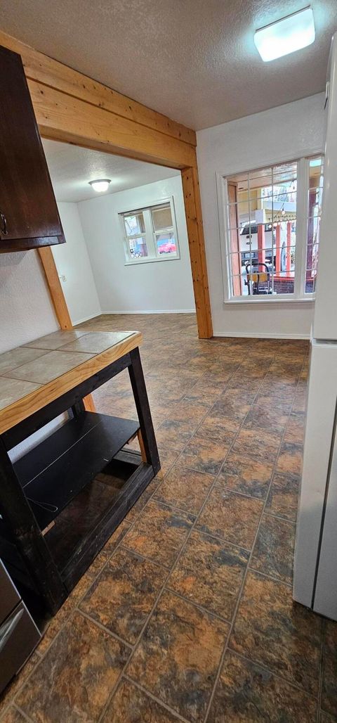 Tiny photo for 2513 Wantland Avenue, Klamath Falls, OR 97601 (MLS # 220213267)