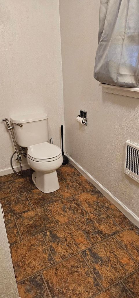 Tiny photo for 2513 Wantland Avenue, Klamath Falls, OR 97601 (MLS # 220213267)