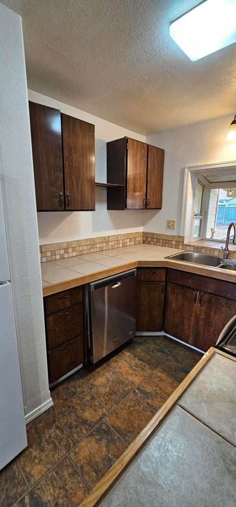 Tiny photo for 2513 Wantland Avenue, Klamath Falls, OR 97601 (MLS # 220213267)