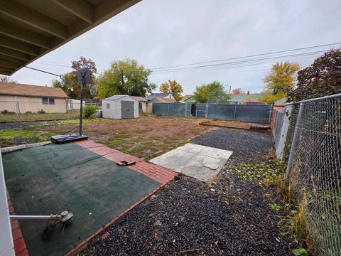 Tiny photo for 2513 Wantland Avenue, Klamath Falls, OR 97601 (MLS # 220213267)