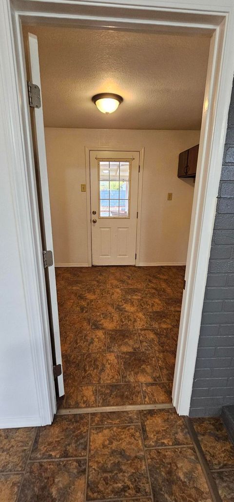 Tiny photo for 2513 Wantland Avenue, Klamath Falls, OR 97601 (MLS # 220213267)