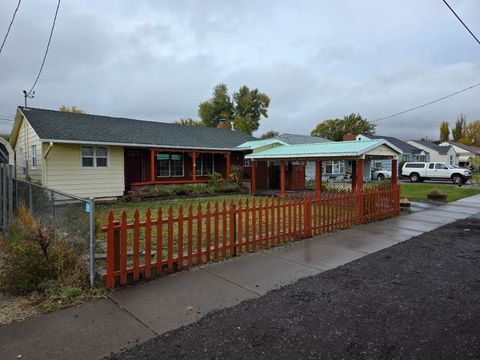 Tiny photo for 2513 Wantland Avenue, Klamath Falls, OR 97601 (MLS # 220213267)