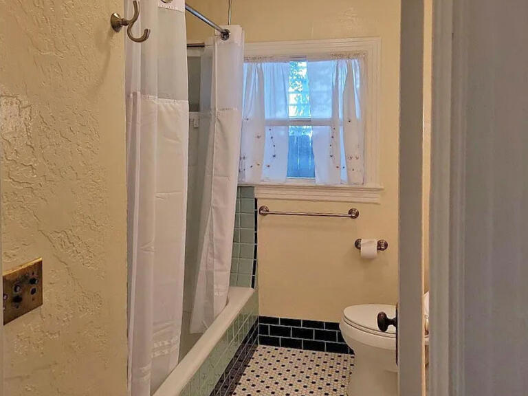 Bungalow Addition (medford) - Residential