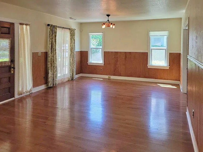 Bungalow Addition (medford) - Residential