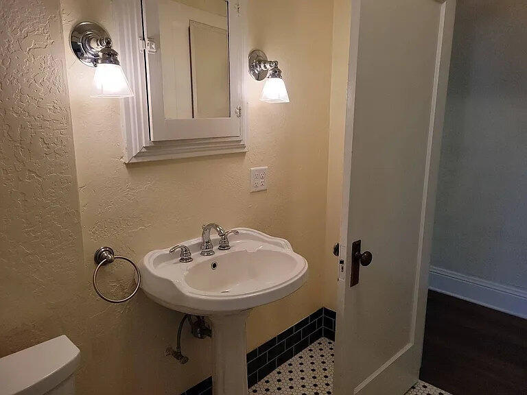 Bungalow Addition (medford) - Residential