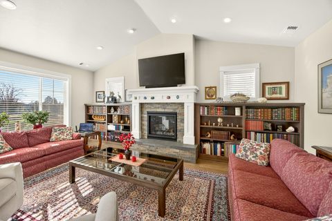 Tiny photo for 4084 Crystal Springs Drive, Medford, OR 97504 (MLS # 220216985)